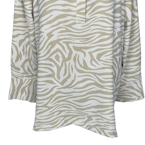 Chico’s Zebra Print Tunic Women’s Size 4 Plus Size 20-22 Button Details - Picture 5 of 11